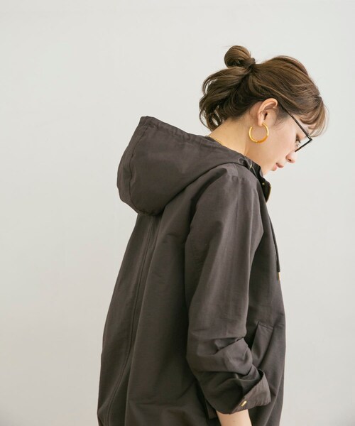 URBAN RESEARCH(アーバンリサーチ)の「羅緞尼龍連帽外套(ジャケット/アウター・レディース・炭灰色/駝色・FREE)」の21枚目の写真
