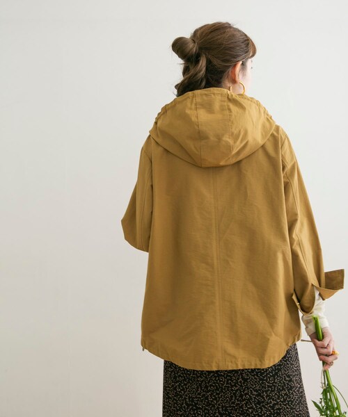 URBAN RESEARCH(アーバンリサーチ)の「羅緞尼龍連帽外套(ジャケット/アウター・レディース・炭灰色/駝色・FREE)」の7枚目の写真