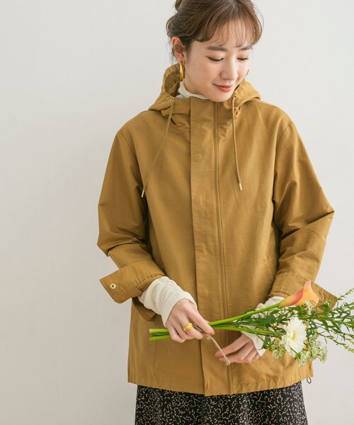 URBAN RESEARCH(アーバンリサーチ)の「羅緞尼龍連帽外套(ジャケット/アウター・レディース・炭灰色/駝色・FREE)」の4枚目の写真