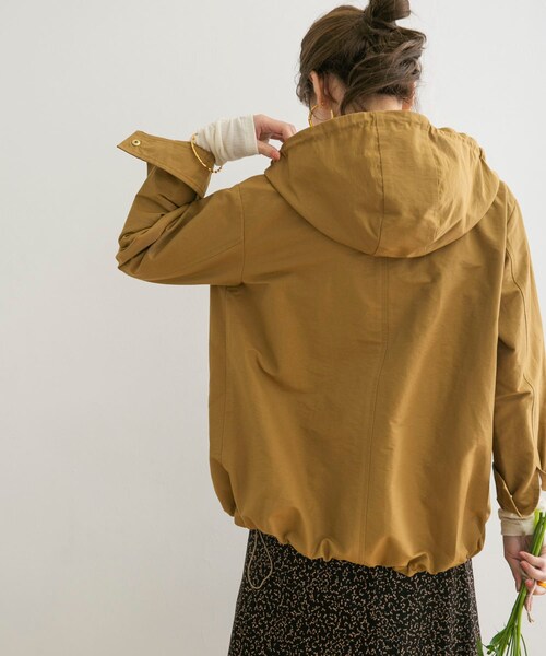 URBAN RESEARCH(アーバンリサーチ)の「羅緞尼龍連帽外套(ジャケット/アウター・レディース・炭灰色/駝色・FREE)」の11枚目の写真