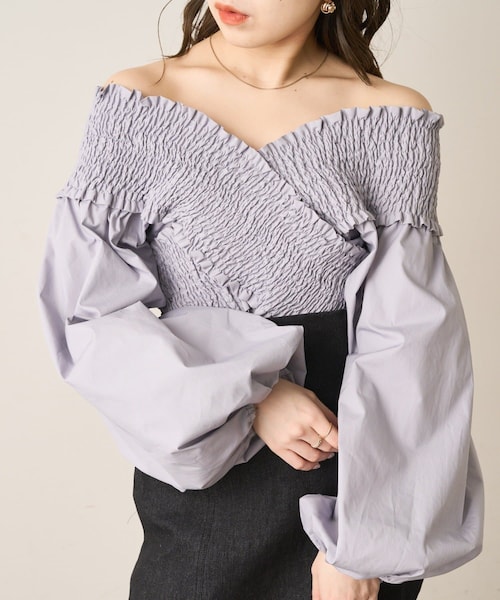 who&#39;s who Chico - 長袖シャーリングクロスボリューム袖ブラウス Chico（チコ）の「長袖シャーリングクロスボリューム袖ブラウス