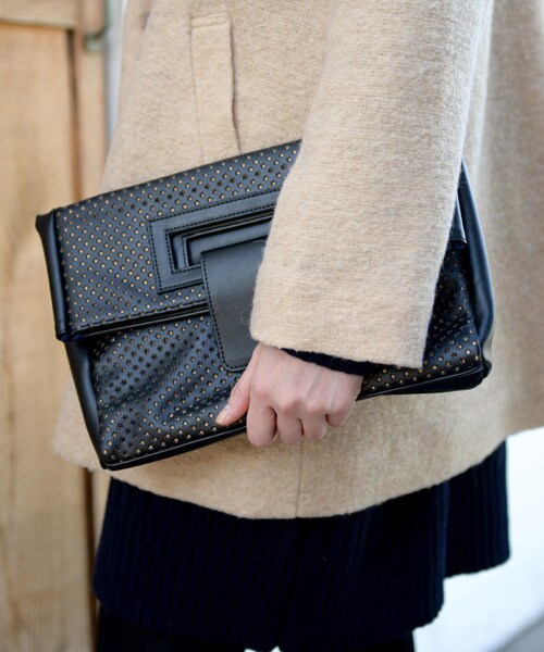 GLOBAL WORK(グローバルワーク)の「スクエアハンドルクラッチ(バッグ・レディース・ブラック09/シルバー12/レッド35/レオパード58・ONE SIZE)」の1枚目の写真