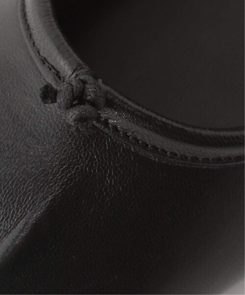 LE TALON（ルタロン）の「GRISE レザースクエアプリーツフラット