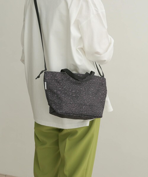 Drifter（ドリフター）の「【別注】DRIFTER×DOORS ショルダートートバッグ（その他・レディース・レオパード/タン/ブラックレオパード/ブラック・one）」の2枚目の写真