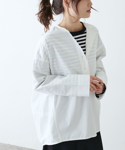 PUAL CE CIN（ピュアルセシン）の「塩縮加工タイプライタープルオーバーブラウス（シャツ/ブラウス・レディース・ホワイト/グレイッシュベージュ/チャコールグレー・FREE）」の2枚目の写真