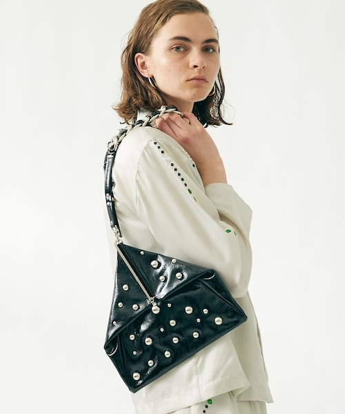 TOGA PULLA(トーガ プルラ)の「メタルバッグ TP11-AG265(ハンドバッグ・レディース・WHT/BLK・FREE)」の2枚目の写真