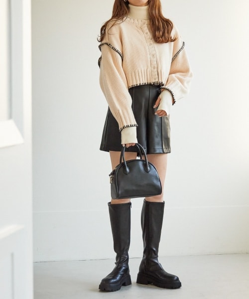 Heather(ヘザー)の「Ladyホソミエショートパンツ(パンツ・レディース・ブラックレザー 09/ブラウンスエード 58・S/M)」の4枚目の写真