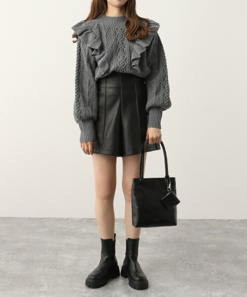 Heather(ヘザー)の「Ladyホソミエショートパンツ(パンツ・レディース・ブラックレザー 09/ブラウンスエード 58・S/M)」の7枚目の写真