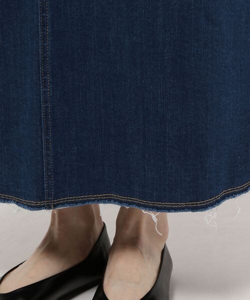 LEPSIM（レプシィム）の「ストレッチロングデニムスカート（スカート・レディース・ホワイト05/グレー15/ブルー85・M/L）」の13枚目の写真