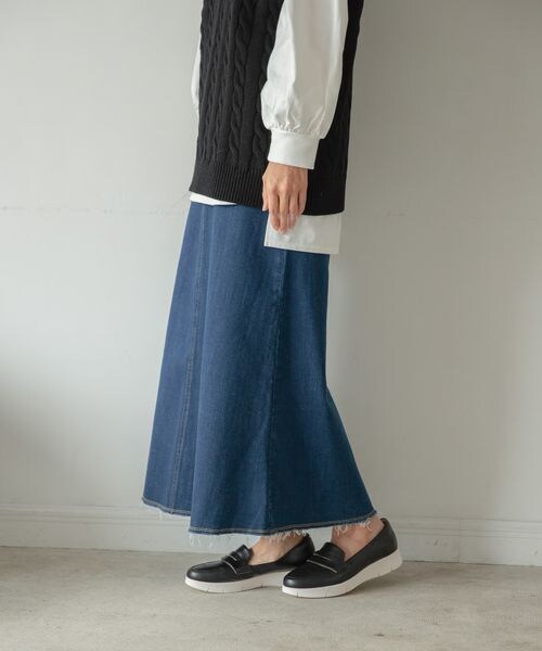 LEPSIM（レプシィム）の「ストレッチロングデニムスカート（スカート・レディース・ホワイト05/グレー15/ブルー85・M/L）」の3枚目の写真