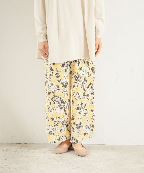 LEPSIM（レプシィム）の「ハナガラプリントパンツ（パンツ・レディース・ブラック09/イエロー63/ブルー83・FREE SIZE）」の2枚目の写真