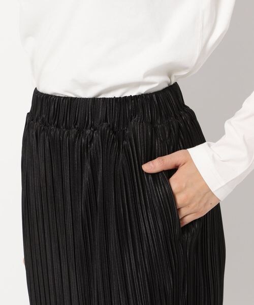LOWRYS FARM（ローリーズファーム）の「プリーツメロータイトスカート２（スカート・レディース・アイボリー08/ブラック09/グリーン72/パープル92・F/WEB限定ロング丈）」の10枚目の写真