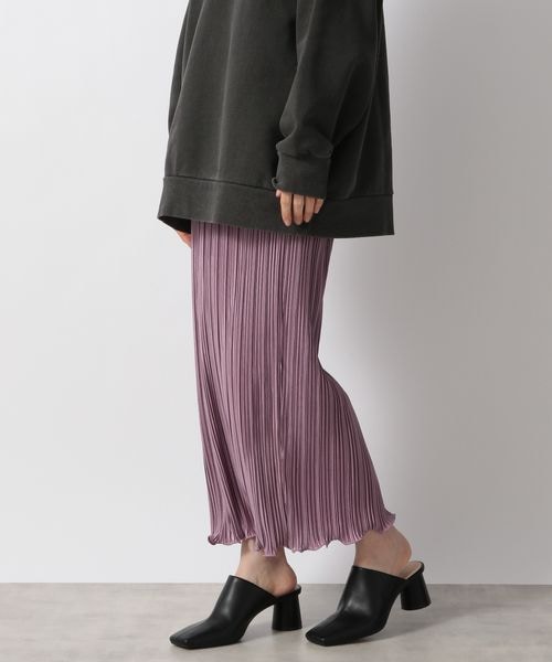 LOWRYS FARM（ローリーズファーム）の「プリーツメロータイトスカート２（スカート・レディース・アイボリー08/ブラック09/グリーン72/パープル92・F/WEB限定ロング丈）」の4枚目の写真