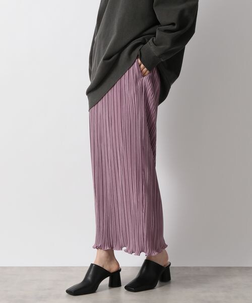 LOWRYS FARM（ローリーズファーム）の「プリーツメロータイトスカート２（スカート・レディース・アイボリー08/ブラック09/グリーン72/パープル92・F/WEB限定ロング丈）」の5枚目の写真