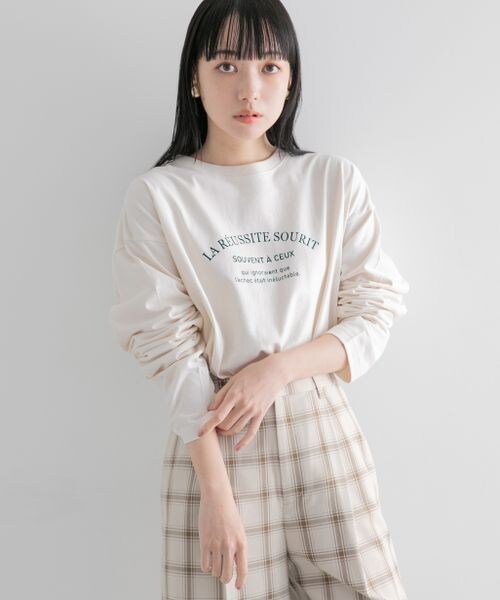 LOWRYS FARM（ローリーズファーム）の「ロゴＴＥＥＬＳ（トップス・レディース・オフ05/アイボリー08/ブラック09/ピンク22・F）」の2枚目の写真