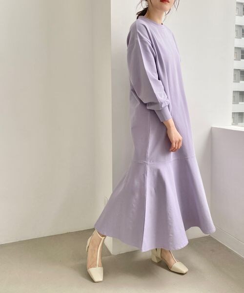 LOWRYS FARM（ローリーズファーム）の「マーメイドフレアワンピース（ワンピース/ドレス・レディース・アイボリー08/ブラック09/グレー18/パープル95・F）」の4枚目の写真