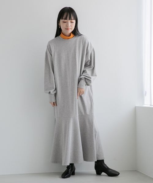 LOWRYS FARM（ローリーズファーム）の「マーメイドフレアワンピース（ワンピース/ドレス・レディース・アイボリー08/ブラック09/グレー18/パープル95・F）」の3枚目の写真