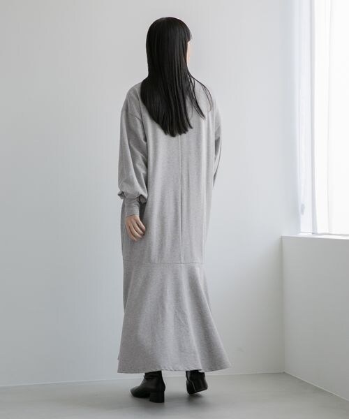 LOWRYS FARM（ローリーズファーム）の「マーメイドフレアワンピース（ワンピース/ドレス・レディース・アイボリー08/ブラック09/グレー18/パープル95・F）」の7枚目の写真