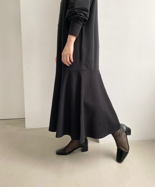 LOWRYS FARM（ローリーズファーム）の「マーメイドフレアワンピース（ワンピース/ドレス・レディース・アイボリー08/ブラック09/グレー18/パープル95・F）」の13枚目の写真