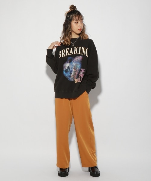 PAGEBOY（ページボーイ）の「スケボーグラフィックスウェット（トップス・レディース・ブラック09/ネイビー88・M/L）」の4枚目の写真