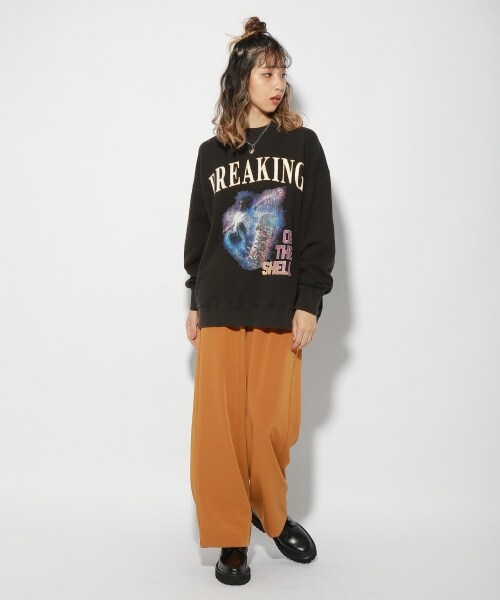 PAGEBOY（ページボーイ）の「スケボーグラフィックスウェット（トップス・レディース・ブラック09/ネイビー88・M/L）」の5枚目の写真