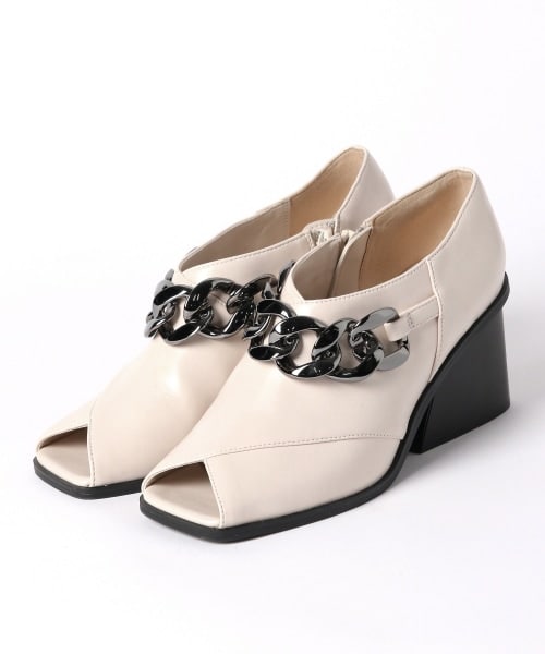 PAGEBOY（ページボーイ）の「チェーンオープントゥシューズ（シューズ・レディース・オフホワイト05/ブラック09・M(23.5cm)/L(24.5cm)）」の10枚目の写真