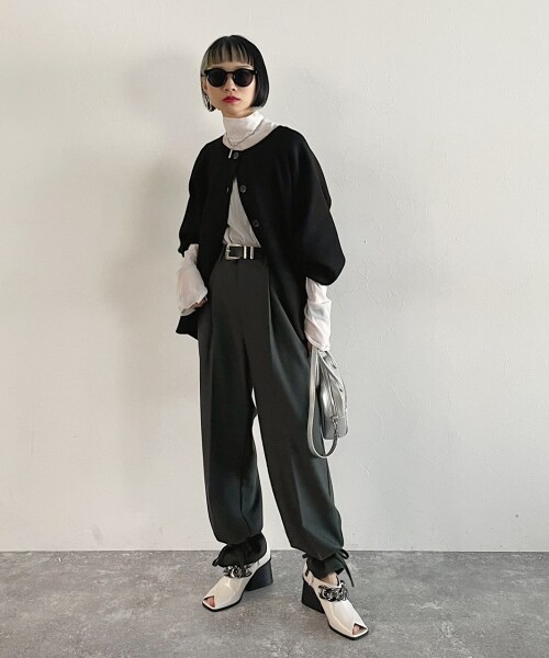 PAGEBOY（ページボーイ）の「チェーンオープントゥシューズ（シューズ・レディース・オフホワイト05/ブラック09・M(23.5cm)/L(24.5cm)）」の4枚目の写真