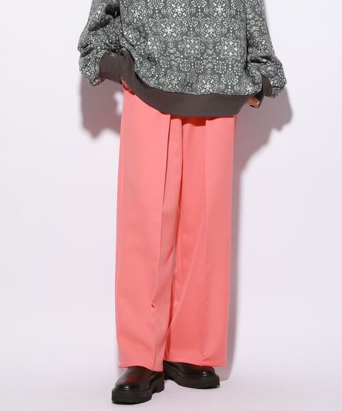 PAGEBOY(ページボーイ)の「スマートタックワイドパンツ(パンツ・レディース・ブラック09/ピンク25/サーモンピンク46/グリーン72/ライトブルー86・M/L)」の3枚目の写真