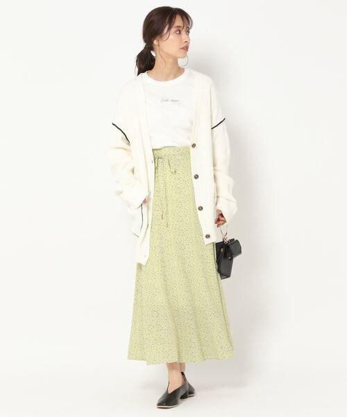 mysty woman（ミスティウーマン）の「ソフト花柄マーメイドスカート（スカート・レディース・ブラック09/ライトベージュ51/ミモザイエロー65・F）」の12枚目の写真