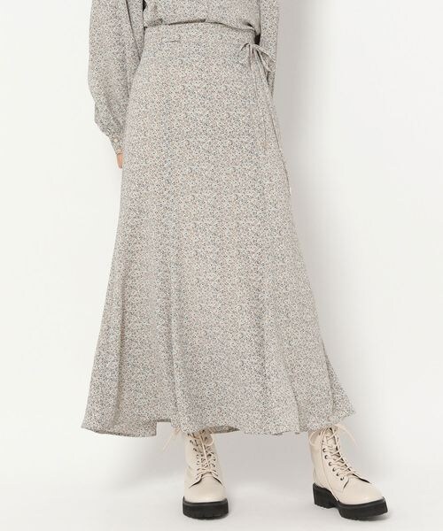 mysty woman（ミスティウーマン）の「ソフト花柄マーメイドスカート（スカート・レディース・ブラック09/ライトベージュ51/ミモザイエロー65・F）」の11枚目の写真