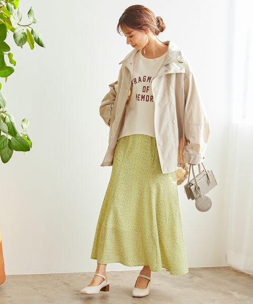 mysty woman（ミスティウーマン）の「ソフト花柄マーメイドスカート（スカート・レディース・ブラック09/ライトベージュ51/ミモザイエロー65・F）」の9枚目の写真