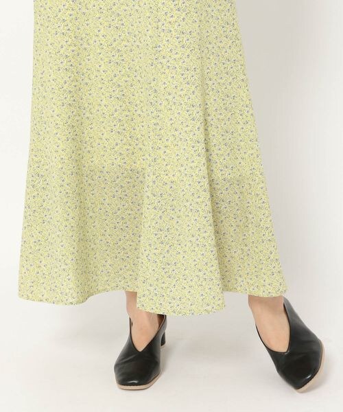 mysty woman（ミスティウーマン）の「ソフト花柄マーメイドスカート（スカート・レディース・ブラック09/ライトベージュ51/ミモザイエロー65・F）」の18枚目の写真