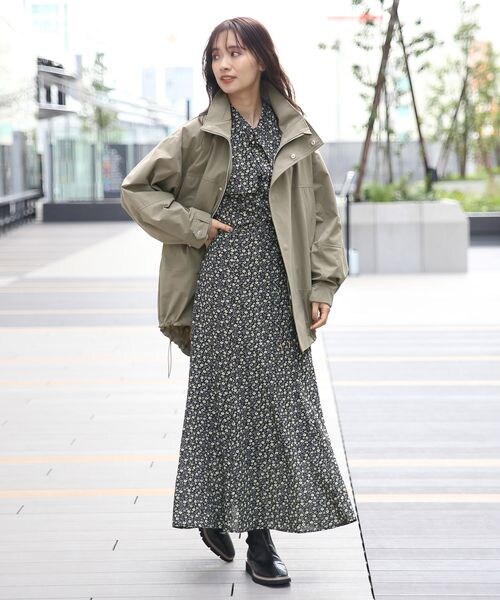 mysty woman（ミスティウーマン）の「ソフト花柄マーメイドスカート（スカート・レディース・ブラック09/ライトベージュ51/ミモザイエロー65・F）」の4枚目の写真