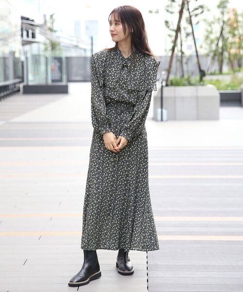 mysty woman（ミスティウーマン）の「ソフト花柄マーメイドスカート（スカート・レディース・ブラック09/ライトベージュ51/ミモザイエロー65・F）」の6枚目の写真