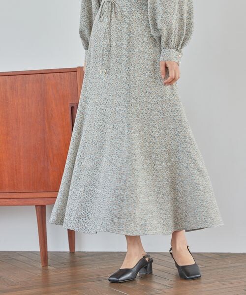 mysty woman（ミスティウーマン）の「ソフト花柄マーメイドスカート（スカート・レディース・ブラック09/ライトベージュ51/ミモザイエロー65・F）」の2枚目の写真