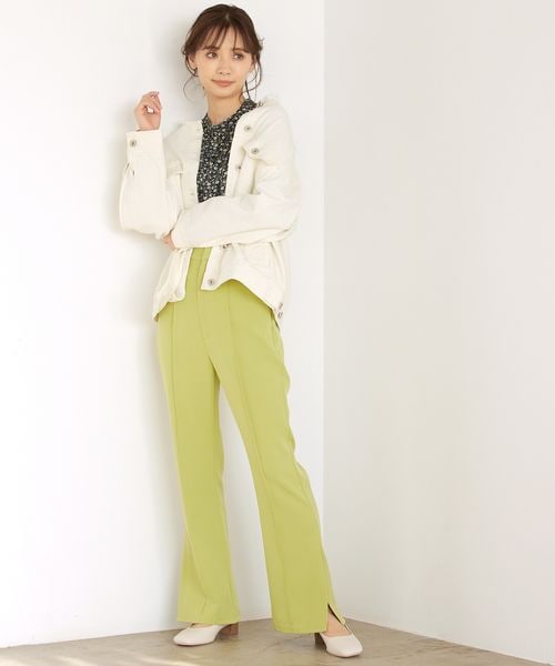mysty woman(ミスティウーマン)の「カラバリフレアスリットパンツ(パンツ・レディース・アイボリー08/ブラック09/【WEB限定】ピンク25/ローズピンク28/【WEB限定】ベージュ52/アップルグリーン72/【WEB限定】サックスブルー82・S/M/L)」の16枚目の写真
