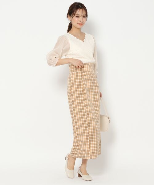 mysty woman(ミスティウーマン)の「カシュクール2WAYプルオーバー(トップス・レディース・オフホワイト05/ブラック09/ベージュ52・F)」の4枚目の写真