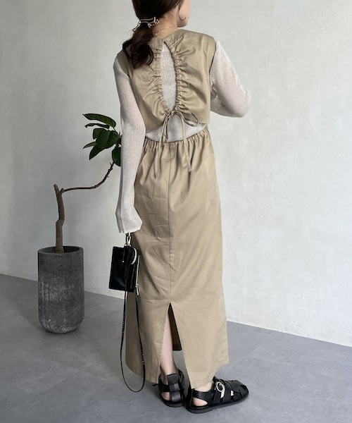 CAPRICIEUX LE'MAGE(カプリシューレマージュ)の「バックオープンワンピース(ワンピース・レディース・ベージュ/ブラック・F)」の1枚目の写真