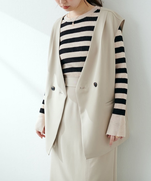 natural couture（ナチュラルクチュール）の「【セットアップ着用可】ノーカラーベスト（ブルゾン・レディース・ライトベージュ/ベージュ/ブラック・FREE）」の2枚目の写真