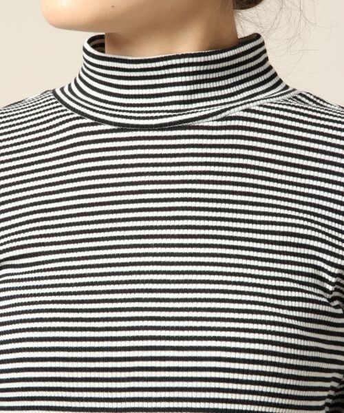 LOWRYS FARM(ローリーズファーム)の「テレコHIネックプルオーバーロングスリーブ2(トップス・レディース・オフ/ブラック/オフ×ブラック/グレー/ベージュ×ブラック・M/L)」の9枚目の写真