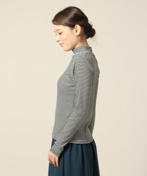 LOWRYS FARM(ローリーズファーム)の「テレコHIネックプルオーバーロングスリーブ2(トップス・レディース・オフ/ブラック/オフ×ブラック/グレー/ベージュ×ブラック・M/L)」の6枚目の写真