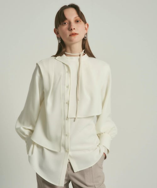 PUBLIC TOKYO(パブリックトウキョウ)の「ハイネックアシメオーバーヨークブラウス(シャツ/ブラウス・レディース・NAT/IVR/L.BGE/YLW・FREE)」の1枚目の写真