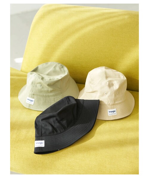 earth music&ecology(アースミュージックアンドエコロジー)の「【予約】Wrangler バケットハット(帽子・ブラック/ベージュ/グリーン・F)」の1枚目の写真