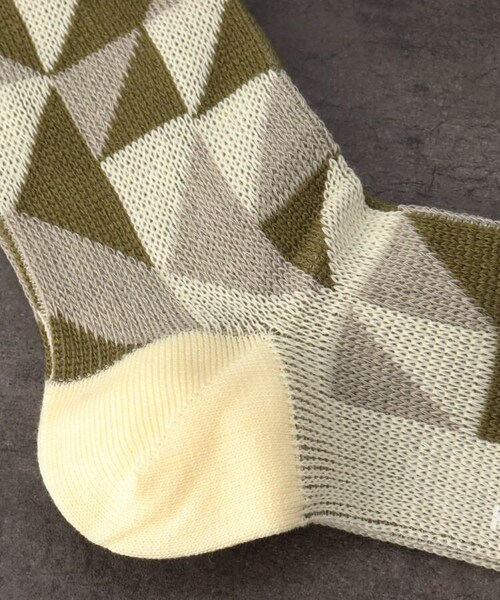 TAKEO KIKUCHI（タケオキクチ）の「ジオメトリック ジャガードソックス（レッグウェア・メンズ・イエロー系(530)/オレンジ(567)/ネイビー(593)・00）」の6枚目の写真
