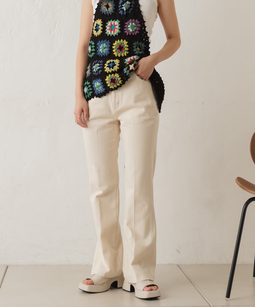 Kastane(カスタネ)の「【Wrangler】別注FLAREPANTS(デニムパンツ・レディース・グレー/ブラック/アイボリー・XS/S/M)」の1枚目の写真