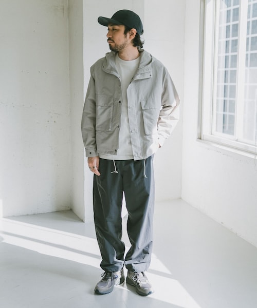 URBAN RESEARCH DOORS（アーバンリサーチドアーズ）の「【42サイズ/WEB限定】コットンナイロンクロスカラーマウンテンパーカー（その他・メンズ・Yellow/White/Purple/Green/Black・38/40/42）」の16枚目の写真