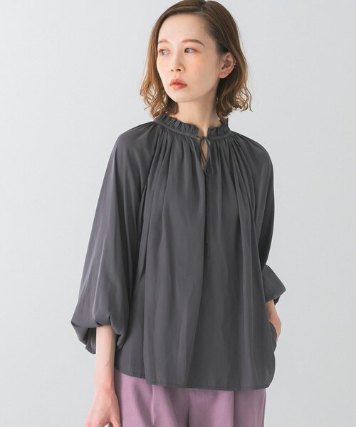 URBAN RESEARCH ROSSO WOMEN（アーバンリサーチ　ロッソ）の「2WAYネックフリルブラウス（その他・レディース・OFF WHITE/BROWN/CHARCOAL・FREE）」の2枚目の写真