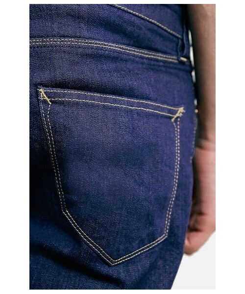 TOPMAN（トップマン）の「Topman Coated Skinny Fit Raw Denim Jeans (Mid Blue)（デニムパンツ・メンズ・Mid Blue・Regular 34R/Regular 30R/Regular 32R/Regular 36L/Regular 32L/Regular 34L/Regular 30S/Regular 32S）」の3枚目の写真