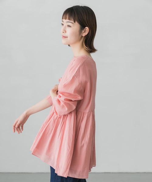 美品　かぐれ　ボイルギャザー2wayブラウス　ペプラム　フレア　ピンク かぐれ（カグレ）の「ボイルギャザー2WAYブラウス（）」 - WEAR