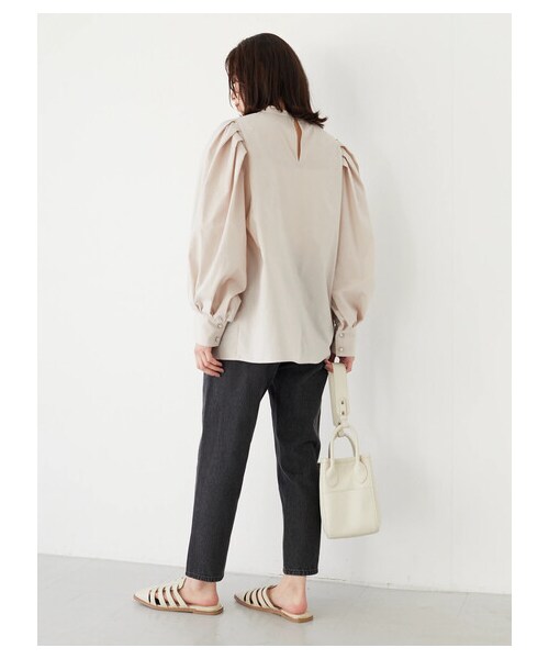 Green　Parks（グリーンパークス）の「・ELENCARE DUE ボリュームスリーブブラウス（トップス・オフホワイト/ブラック/ベージュ/ブルー・F）」の4枚目の写真